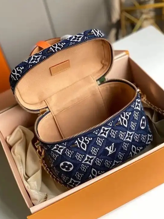 WIS VANITY 1854 LOUIS PM VUITTON SINCE 0630